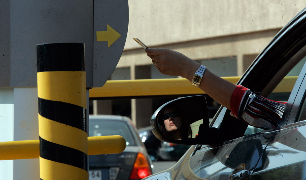 Evalúan precios para los estacionamientos según su capacidad