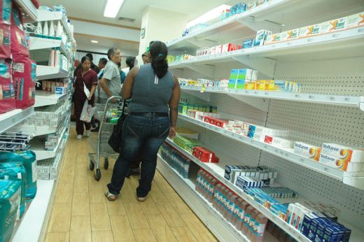 Buhoneros venden 10 tabletas de acetaminofén en Bs 50