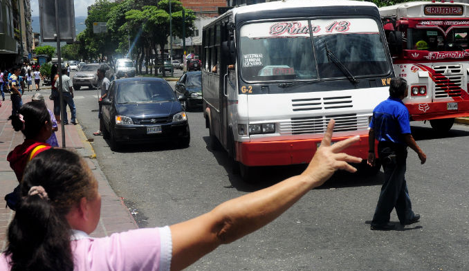 Hasta cien bolívares diarios gastará un usuario en pasajes