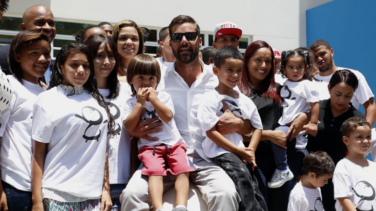 Ricky Martin tiene el teléfono listo porque quiere una niña