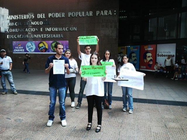 Foto NP/ Estudiantes de la UPEL:  El plato de comida que nos sirven en nuestros comedores refleja la crisis económica que estamos viviendo todos los venezolanos