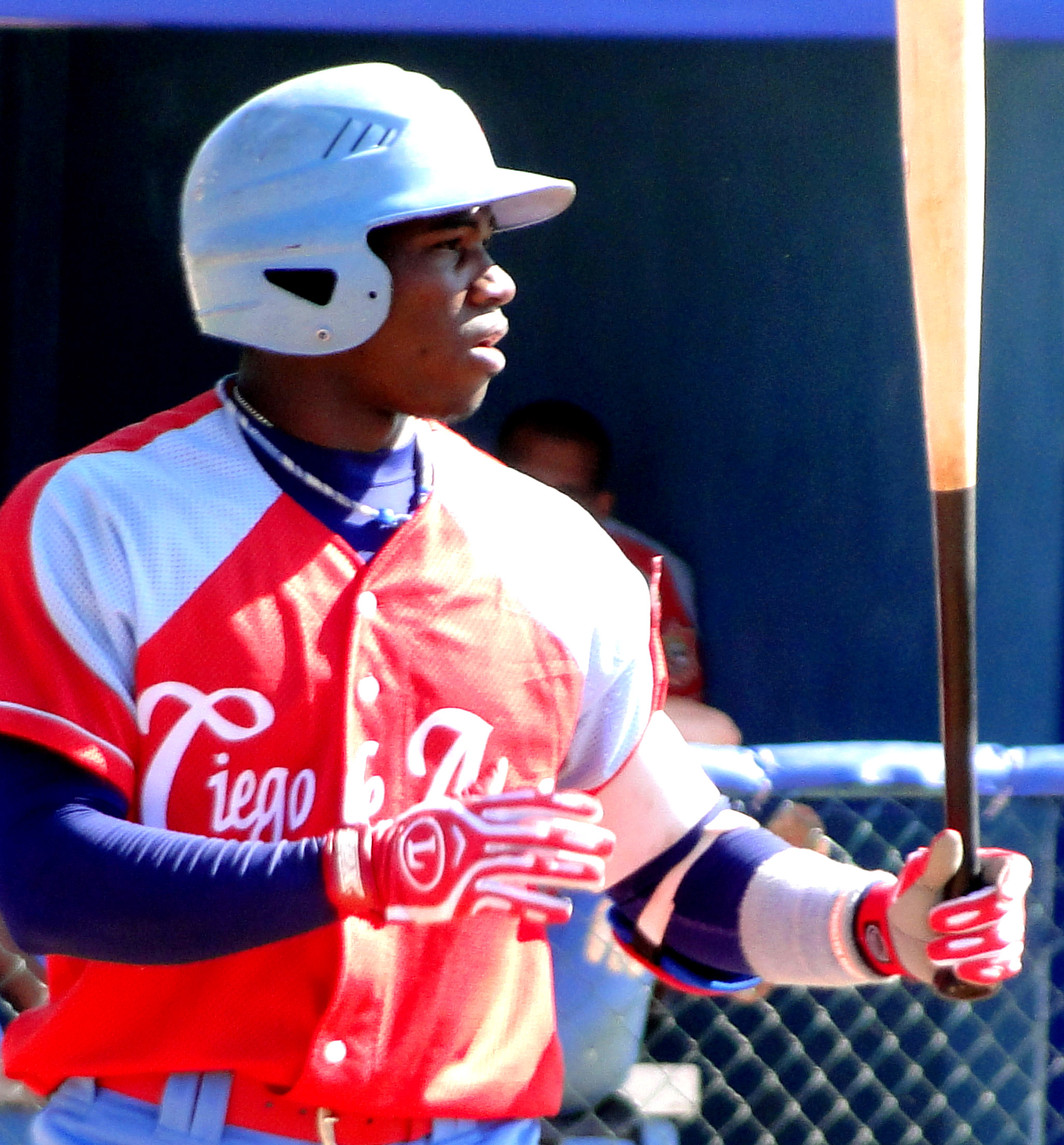 Rusney Castillo firmó contrato con los Medias Rojas de Boston