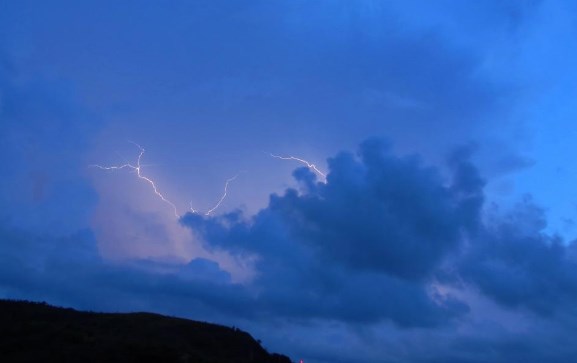 Tormenta eléctrica sobre Caracas (Fotos)