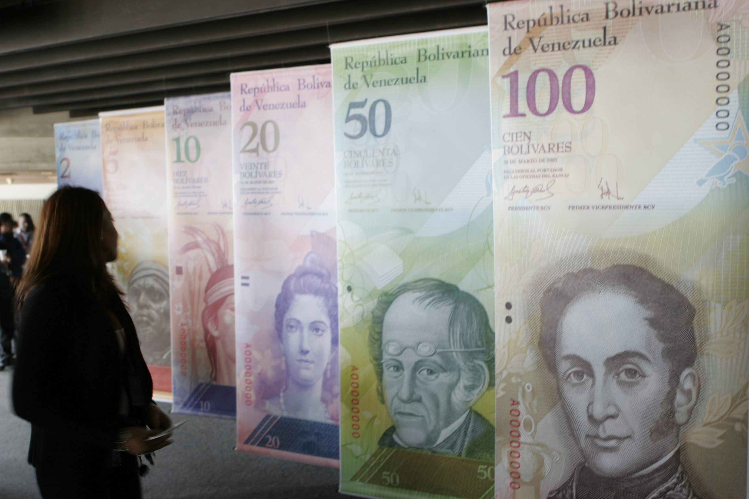 Bonos venezolanos abren este viernes con retrocesos en sus precios