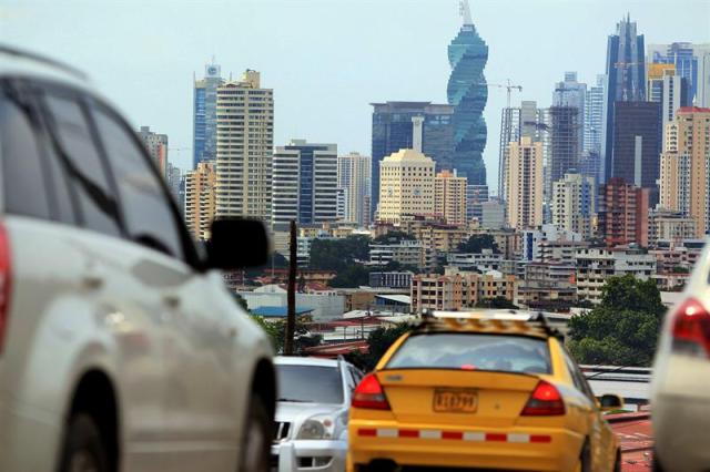 Vista panorámica de la Ciudad de Panamá hoy, miércoles 3 de septiembre de 2014, donde el Gobierno de Panamá presentará el próximo martes a la Asamblea Nacional el proyecto de presupuesto para 2015 por 19.566,4 millones de dólares, un 7 % más alto que el de este año, informó hoy una fuente oficial. EFE/Alejandro Bolívar