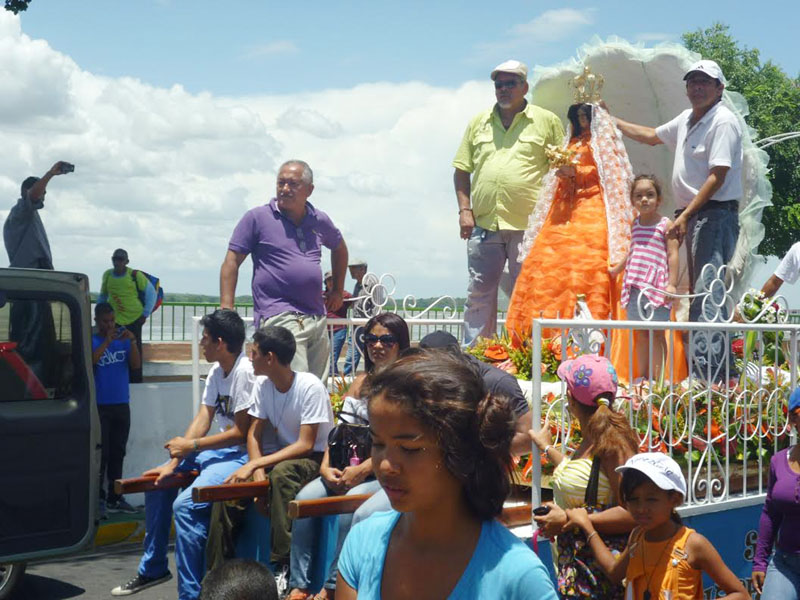 Un barco chimbo de la Armada aguó la fiesta de la Virgen del Valle