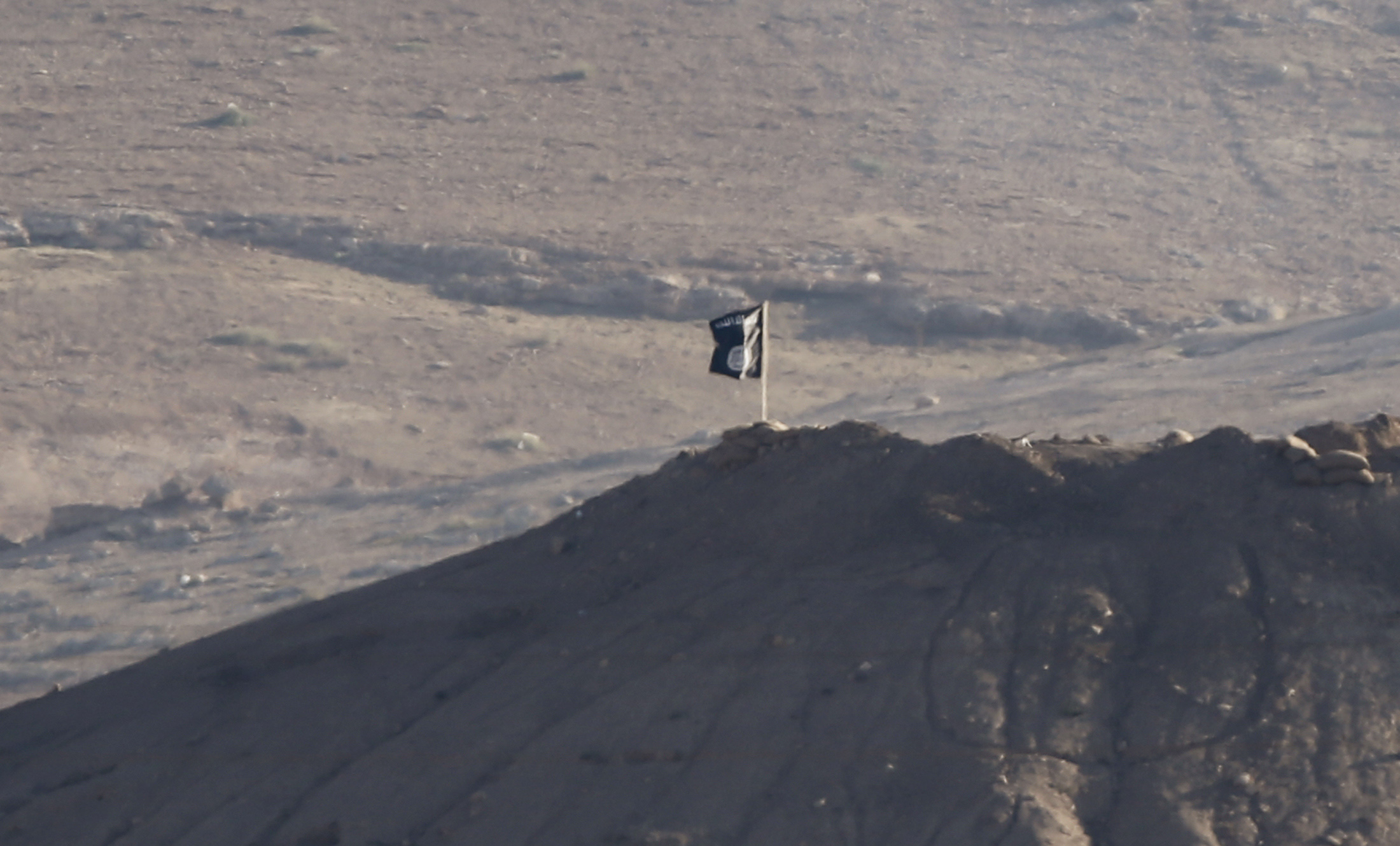 Estado Islámico iza bandera a las afueras de ciudad siria de Kobani