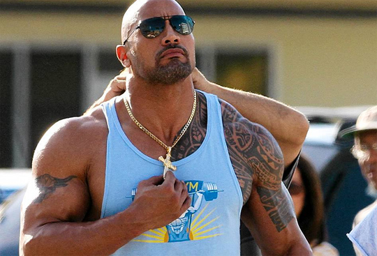 ¿Qué hace llorar a un tipo duro? La conmovedora historia de Dwayne Johnson “The Rock”