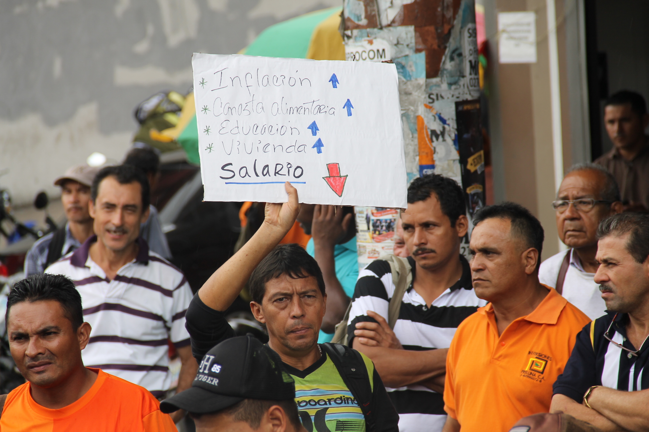 Trabajadores de la construcción marcharon para exigir aumento salarial