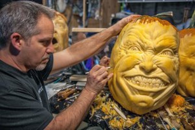 Toma nota y aprende hacer verdaderas esculturas de calabazas para Halloween ¡Brutalísimo!