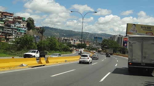 Unidades hospitalarias de campaña circulan por Caracas (Video)