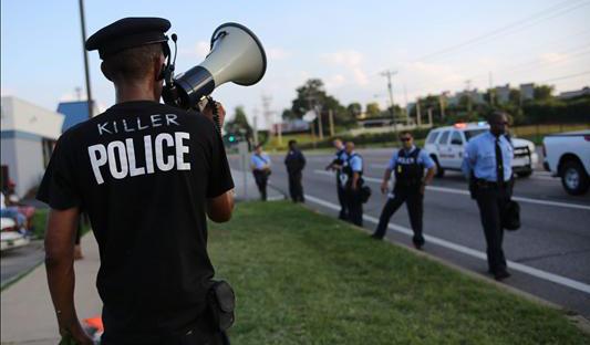 Un policía asesinó de 17 disparos a joven afroamericano en San Luis, Misuri