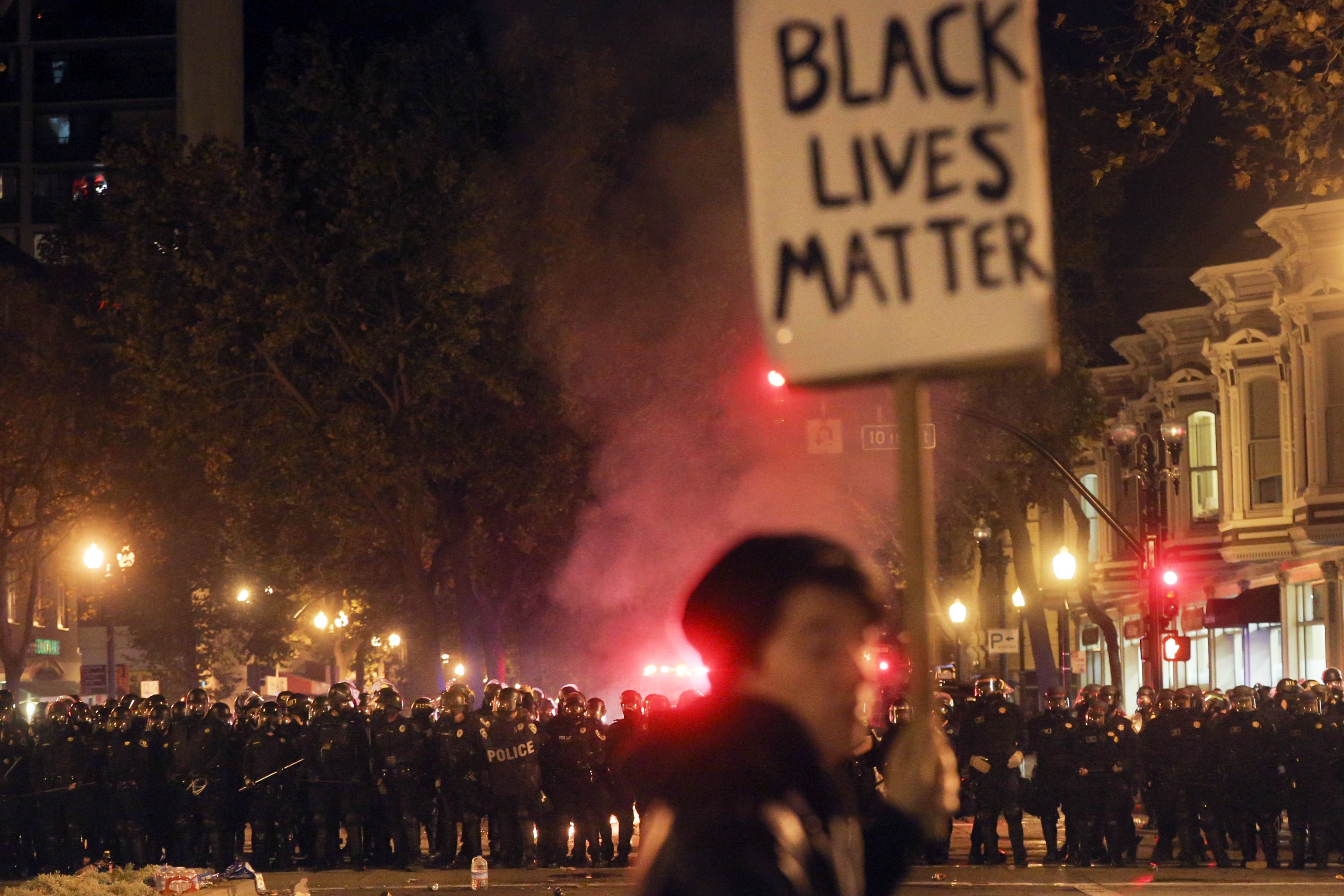 Más de 80 detenidos tras una noche de disturbios en Ferguson