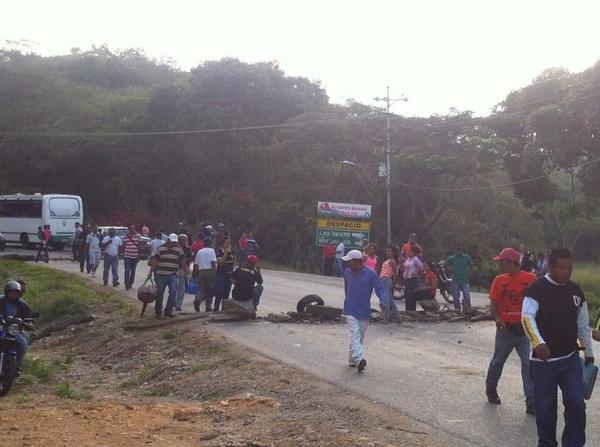 Protesta en Duaca por falta de agua genera largas colas