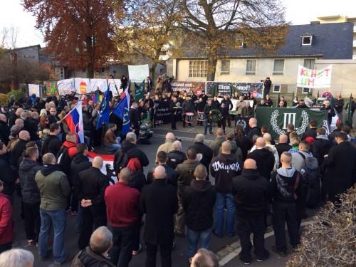 Ciudad de Alemania engaña a neonazis a marchar en contra de ellos mismos (Video)