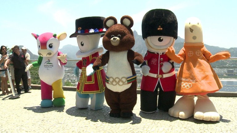 Mascotas olímpicas visitan Río de Janeiro (Video)