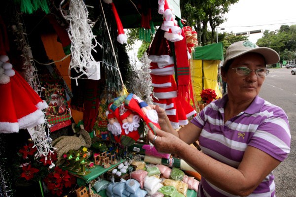 La creatividad artesanal se impone este año ante la falta de importaciones navideñas