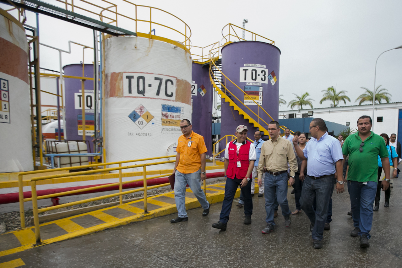 Gobierno inicia operaciones de planta de Clorox