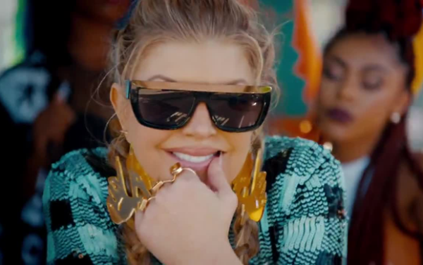 Fergie y su bus rumbero en su nuevo video