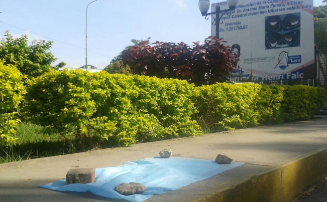 Hallan feto de cinco meses frente al hospital de Barquisimeto