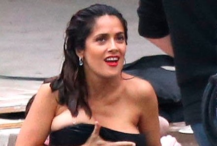 Salma Hayek se siente orgullosa de sus canas y esta fotografía lo demuestra