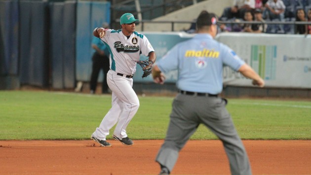 Alberto González despachó cuadrangular para liquidar al Magallanes