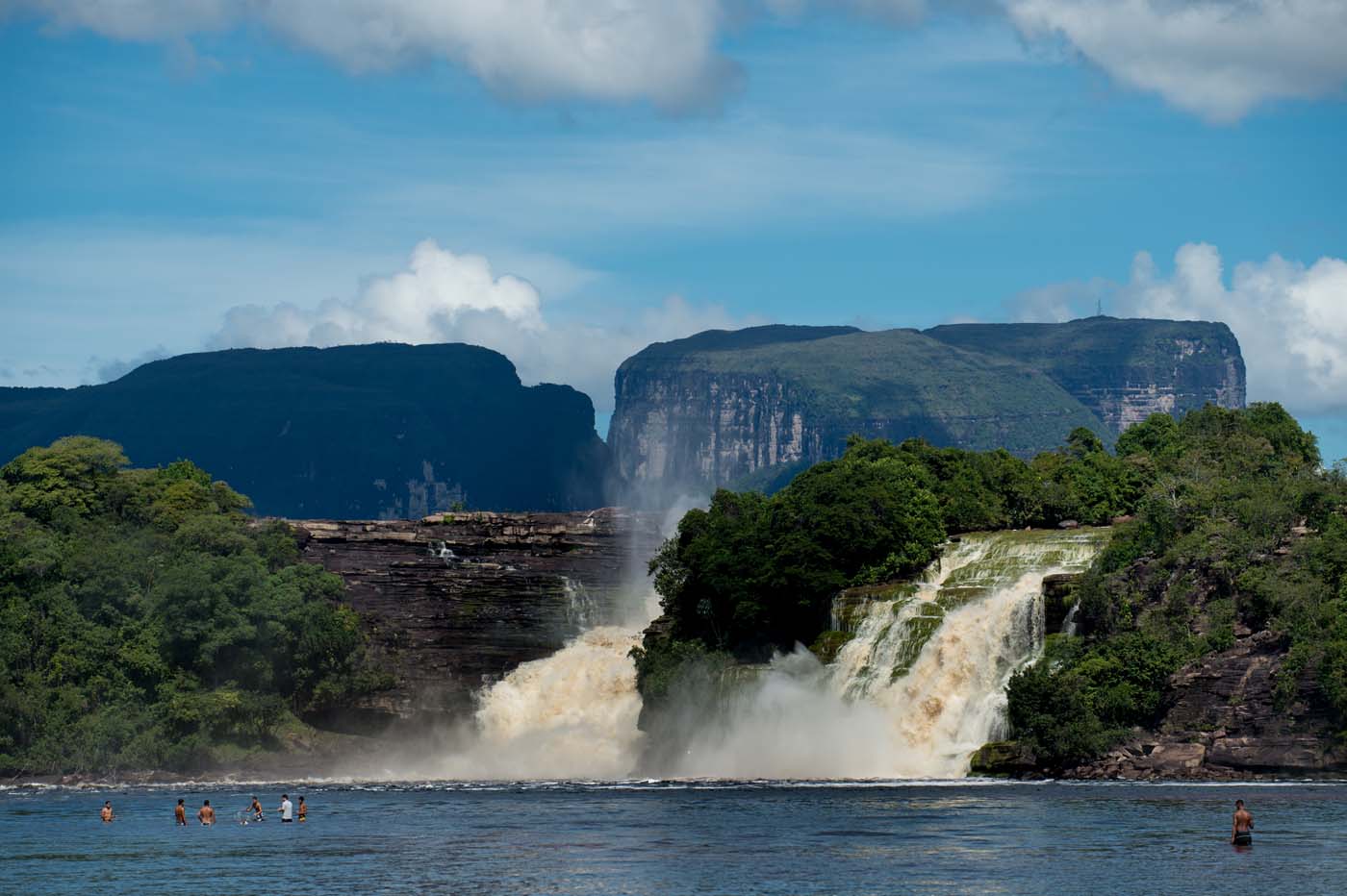 Un venezolano requiere 80 salarios para ir a Canaima con su familia