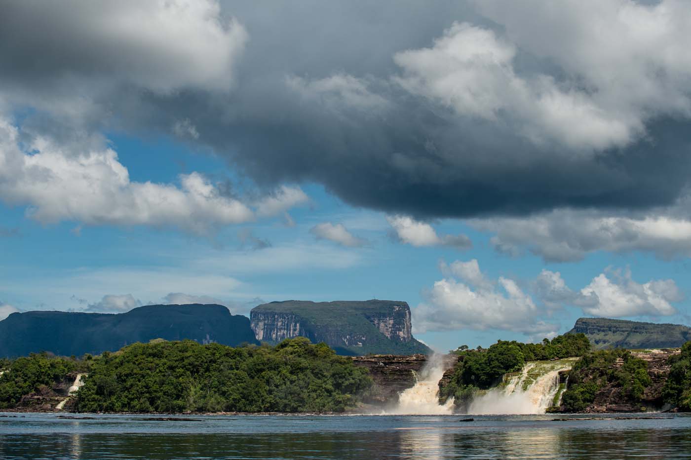 Fiestas, derroches y excentricidades en Canaima: un destino paradisíaco reservado para pocos venezolanos