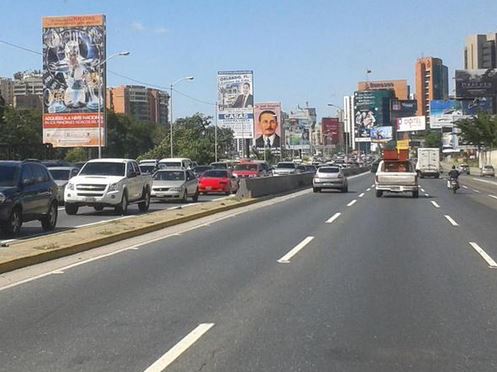 Caos en la zona por instalación de vigas en la Francisco Fajardo