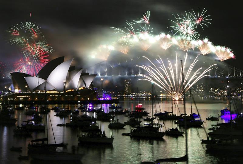 Sídney prohíbe asistencia de público a los tradicionales fuegos artificiales de fin de año