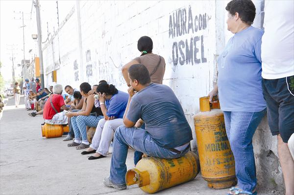 A la leña se harán las hallacas esta Navidad por falta de gas