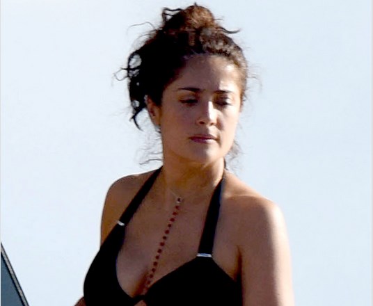 Salma Hayek nos enseña su cuerpazo (Fotos)