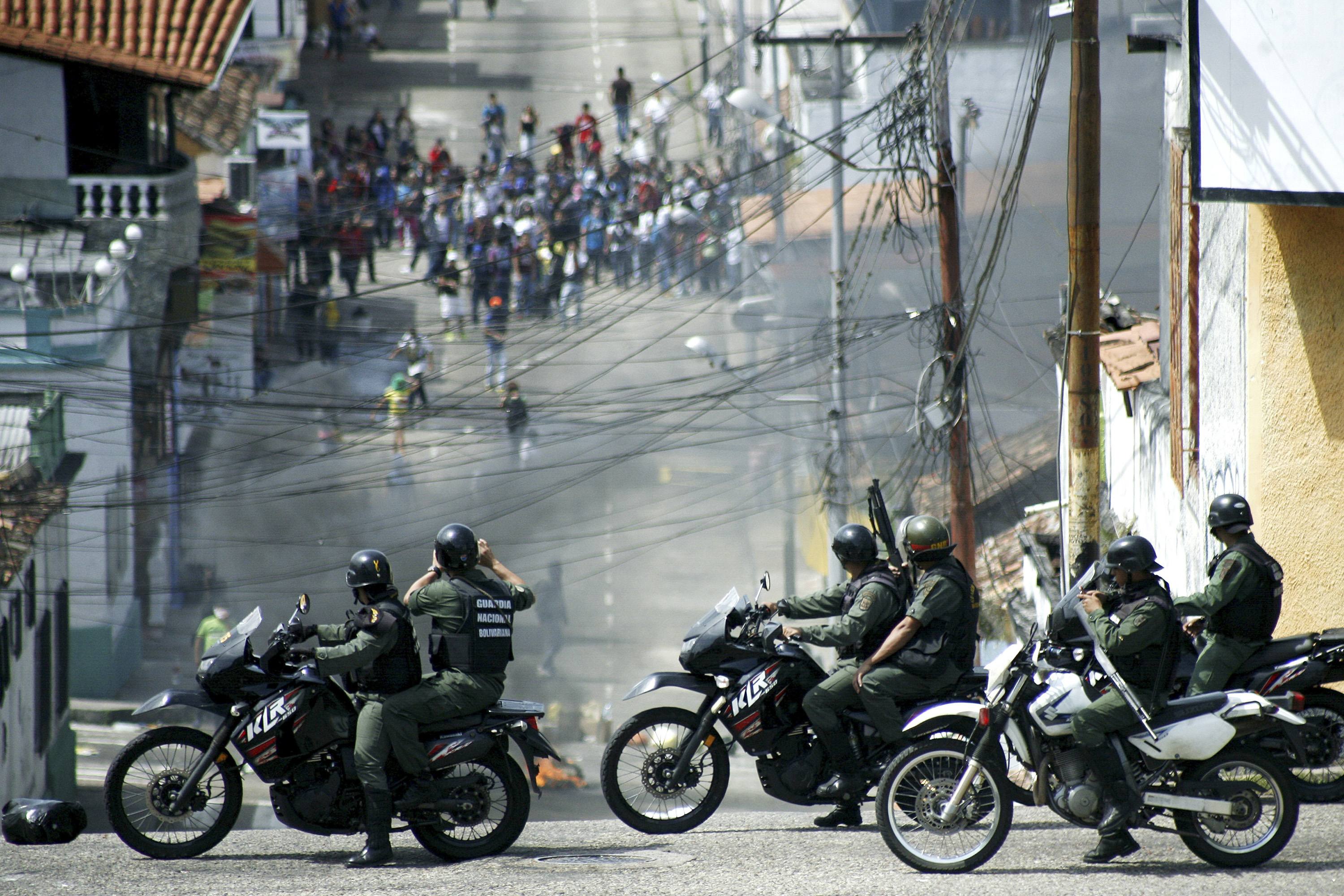 Piden derogar la normativa que permite a la Fanb controlar protestas