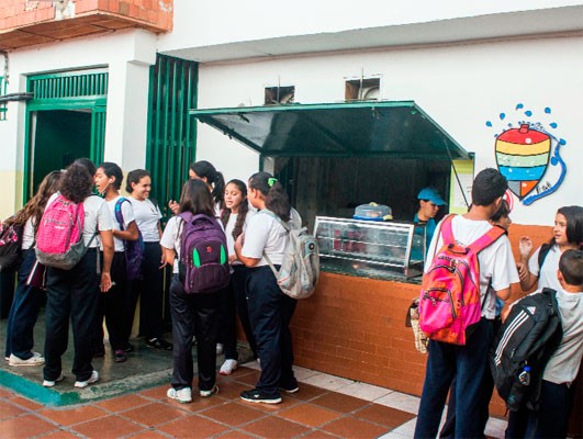 Escuelas privadas también son víctimas de la escasez