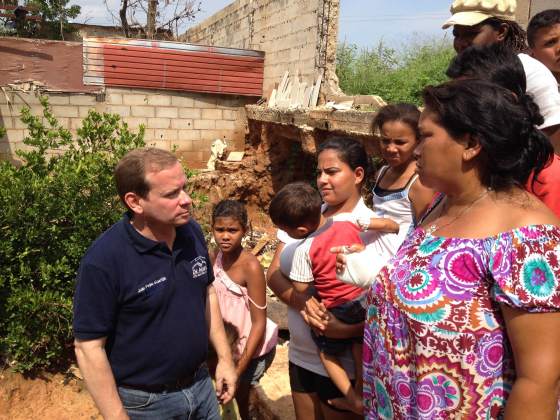 Foto: Juan Pablo Guanipa, coordinador de Primero Justicia en el Zulia con los Vecinos de Girardot