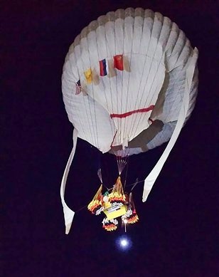 Pilotos de globo inicio su travesia de Japón a EEUU