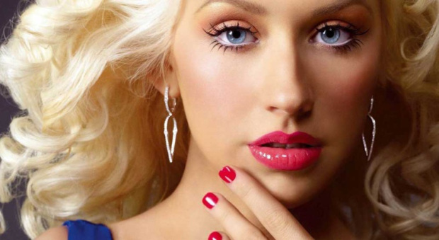 Christina Aguilera muestra por primera vez a su hija