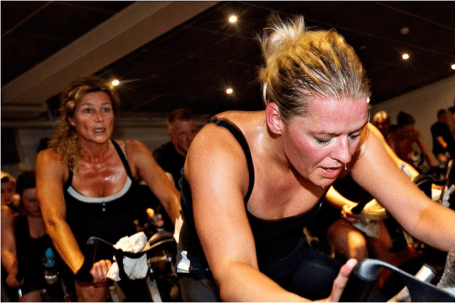 mujeres entrenando