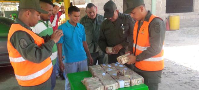 Llevaba un millón de bolívares ocultos en un caucho de repuesto