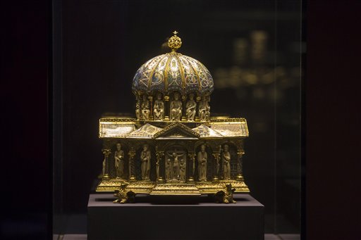 Foto: Relicario de la Cúpula (siglo XIII) del Welfenschatz, exhibido en el Museo Bode de Berlín. Los herederos de marchands de arte judíos de la era nazi demandaron a Alemania y un museo berlinés ante una corte en Estados Unidos por la devolución de un tesoro de arte medieval evaluado en 226 millones de dólares / AP