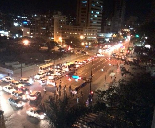 Manifestantes cierran la Francisco de Miranda en Altamira