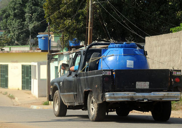 Sector en Naguanagua, solo tiene agua una vez a la semana