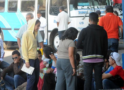 Transportistas temen que aumento de la gasolina complicará la situación