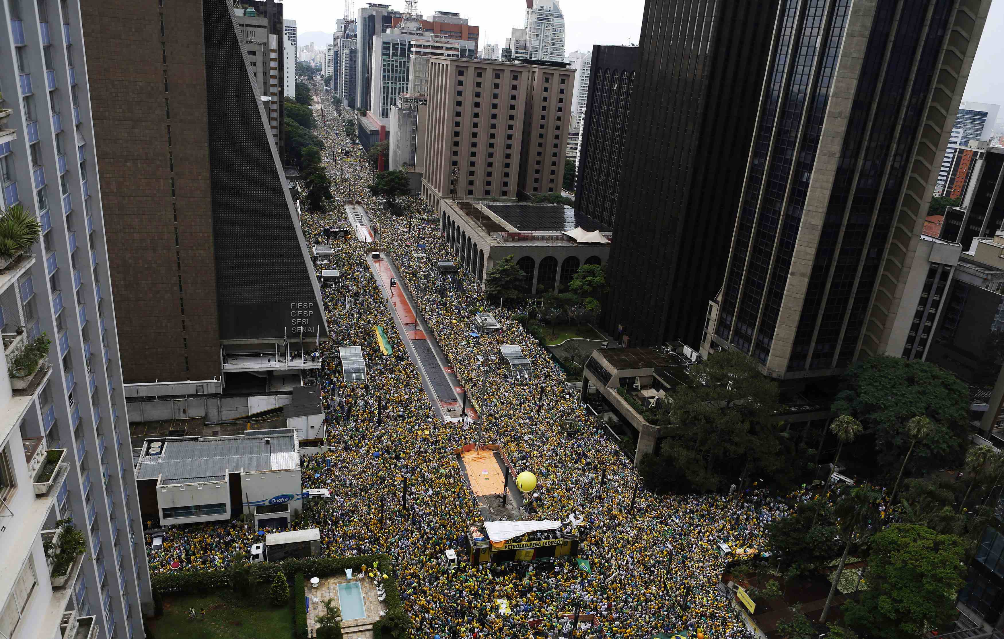 Millones de brasileños salieron a la calle para gritar “fuera Dilma” (Fotos)