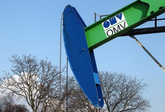 Una unidad paralizada de bombeo de crudo de OMV en Auersthal, Austria