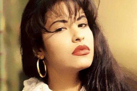 Revelan inédita foto del funeral de Selena Quintanilla