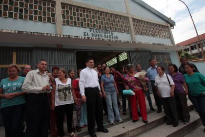 Motociclistas armados asaltaron a dos sacerdotes en San Cristóbal