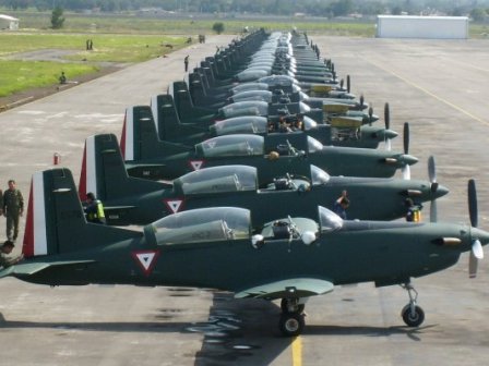 Avioneta militar se estrelló durante acrobacia