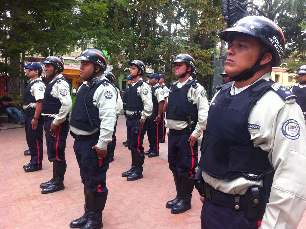 Polihatillo recibió dotación de chalecos antibalas por primera vez desde 2007 (Fotos)