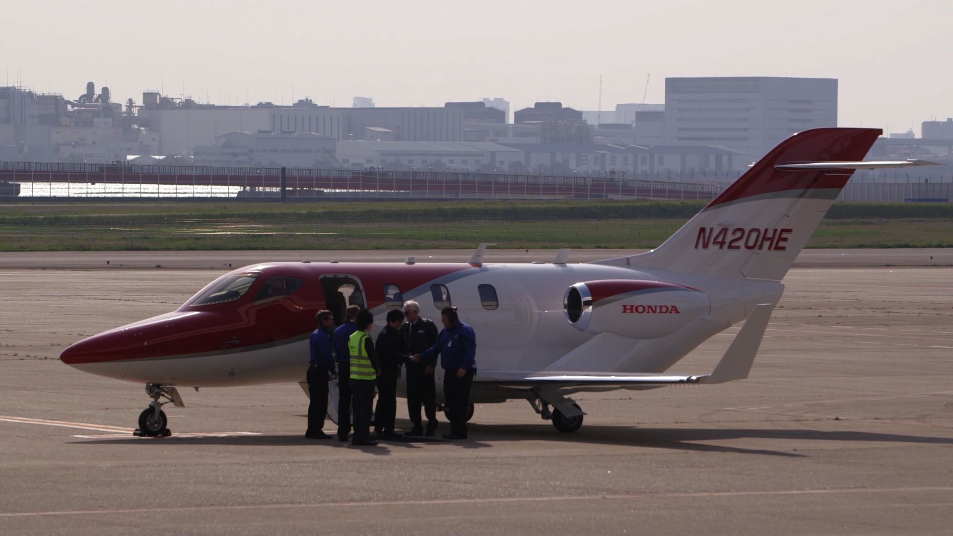 Honda presenta su primer avión de negocios (Video)